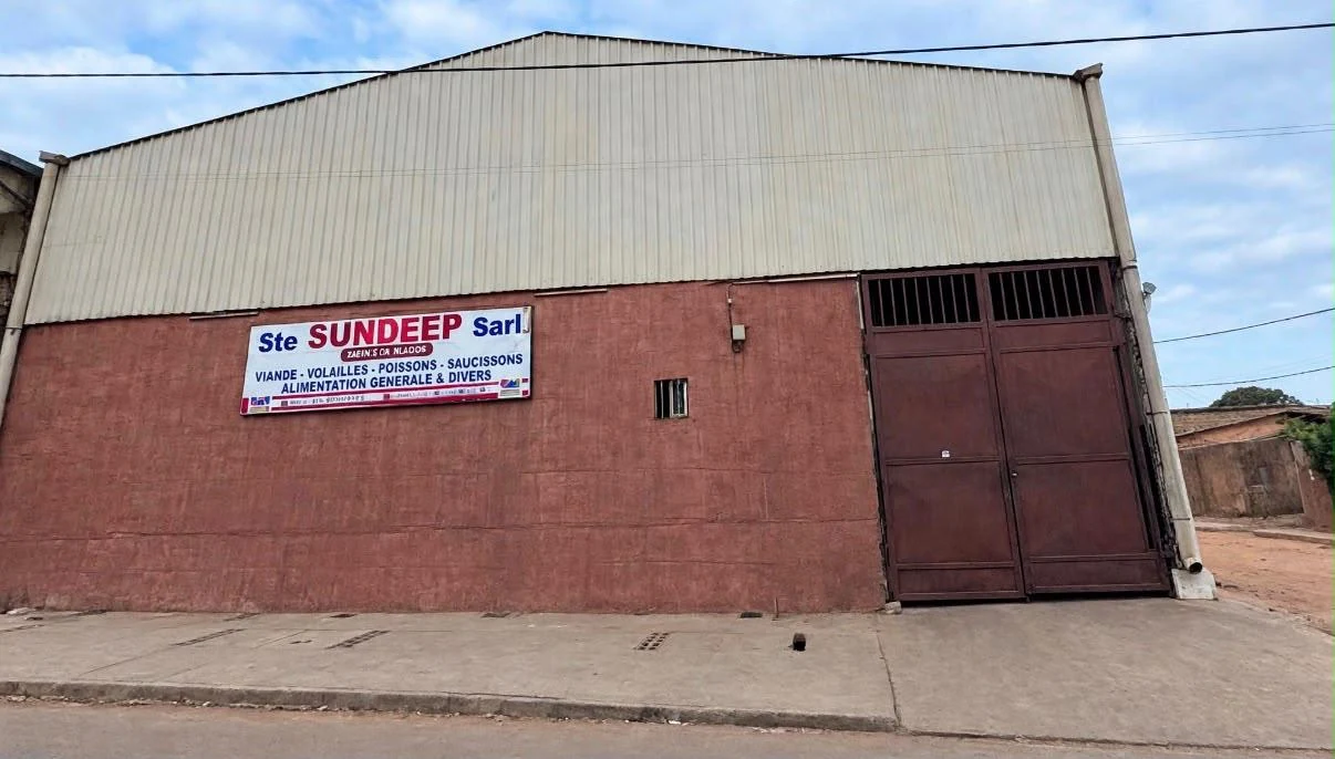 Armazém da S&R em Dolisie